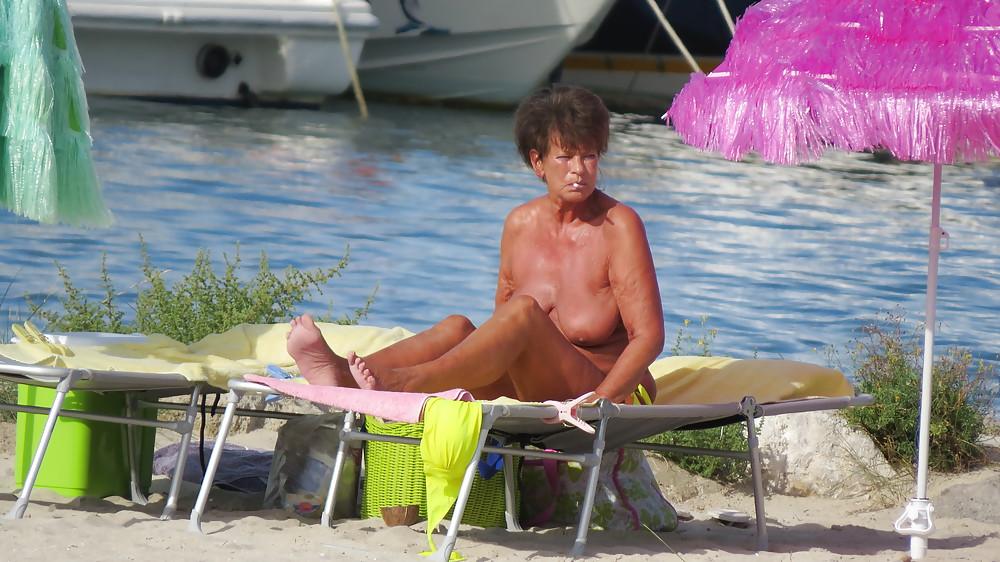 25P Holiday Voyeur 4