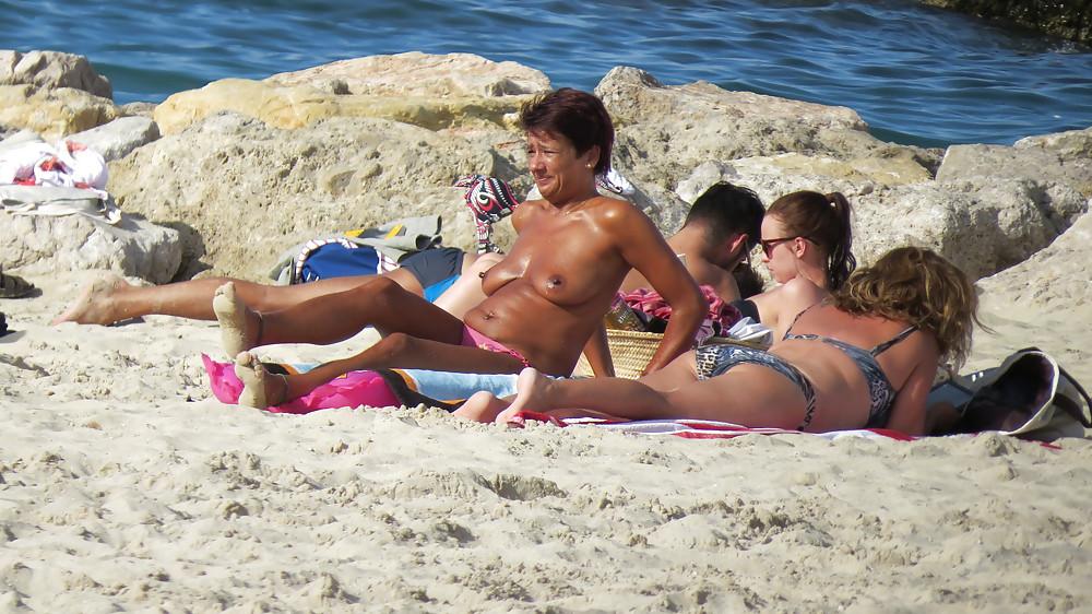 25P Holiday Voyeur 4