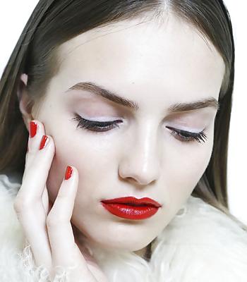 25P Red Lips, Red Nails