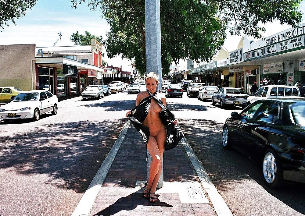 25P The hottest Public Flashing Babes