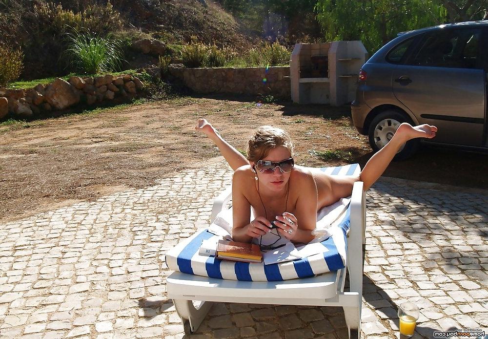 25P My hot wife nude at home