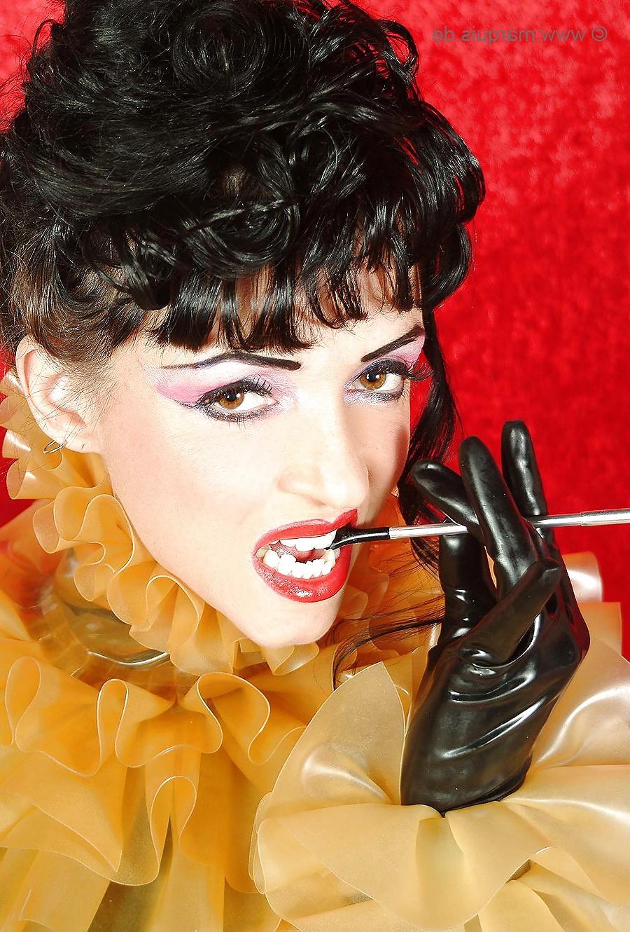 25P Rubber-Mistress Summer