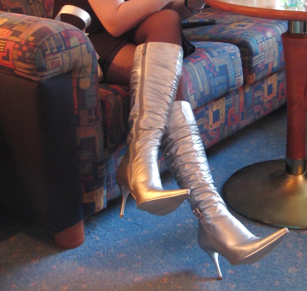 18P Sexy hi-heels and legs
