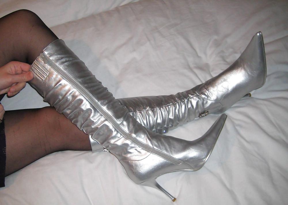 18P Sexy hi-heels and legs