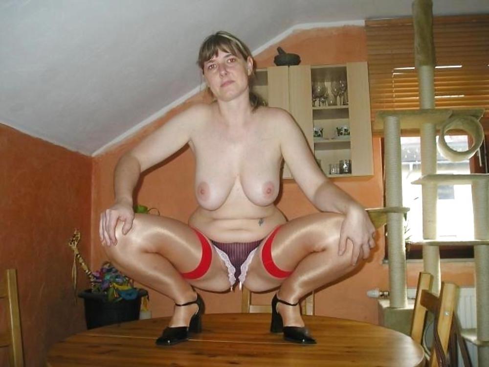 25P Spreading housewives home alone
