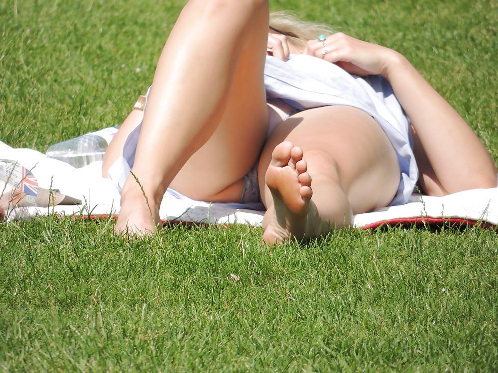 17P Hot teen in the park - ragazza al parco