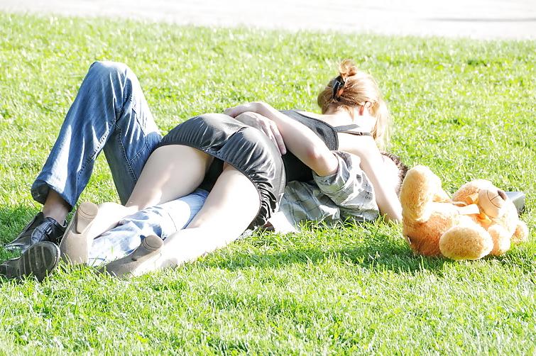 17P Hot teen in the park - ragazza al parco