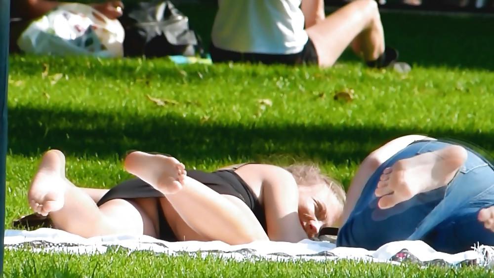 17P Hot teen in the park - ragazza al parco