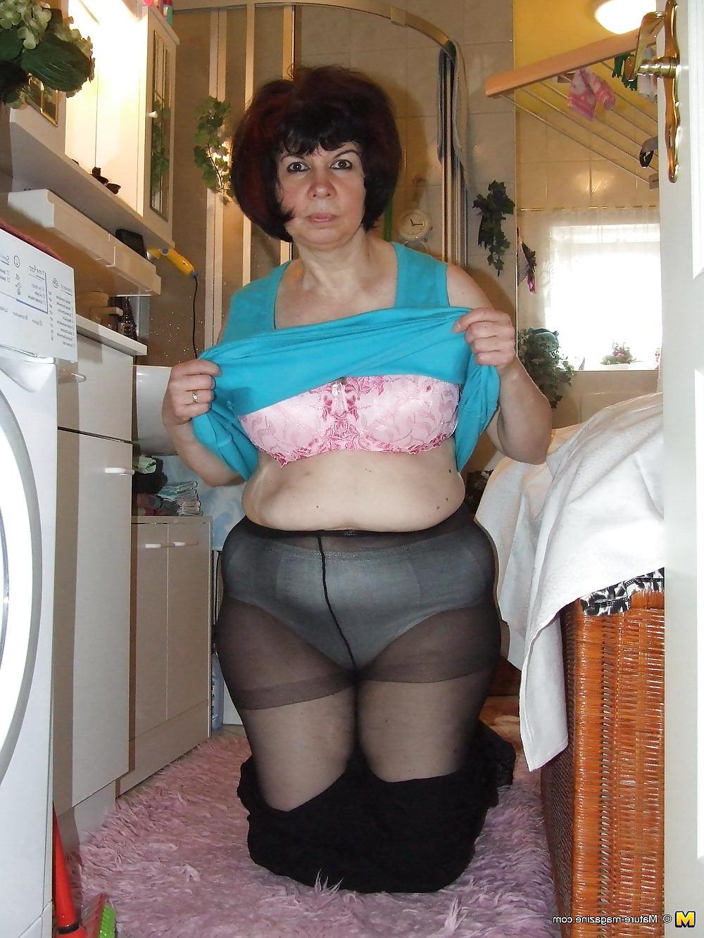 14P Pantyhose matures