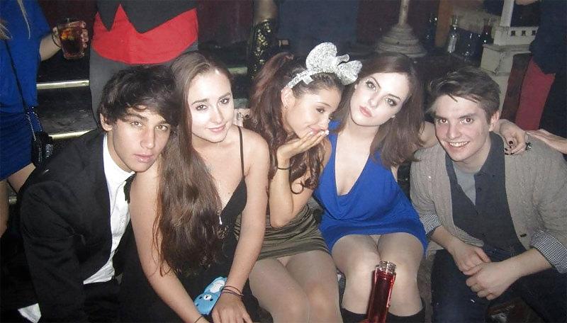 16P Celeb upsirkt pantyhose