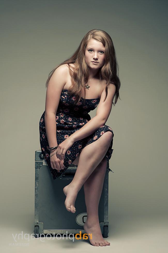 25P Sexy long legs and face