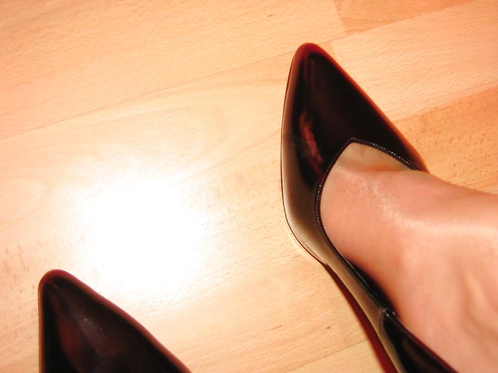 5P DWT Pantyhose and black heels