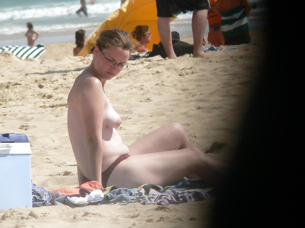 25P Topless brunette hippy girl with puffies