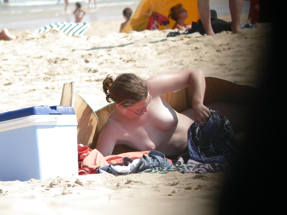 25P Topless brunette hippy girl with puffies