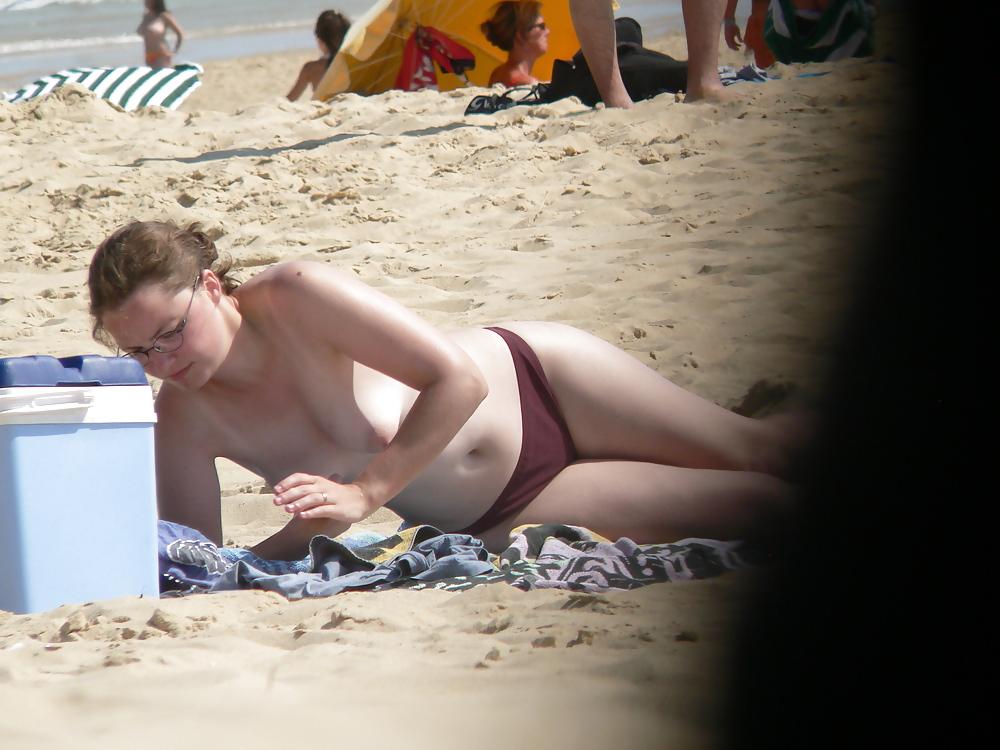 25P Topless brunette hippy girl with puffies