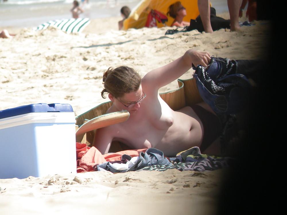 25P Topless brunette hippy girl with puffies