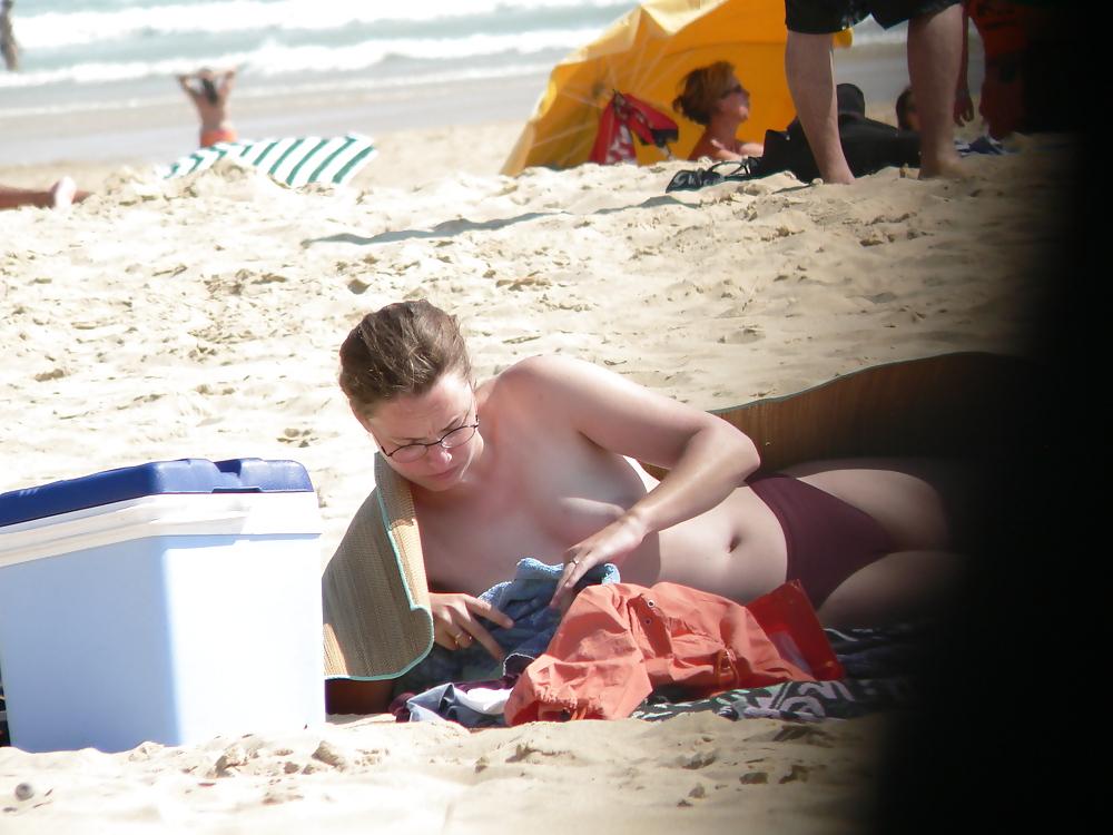 25P Topless brunette hippy girl with puffies