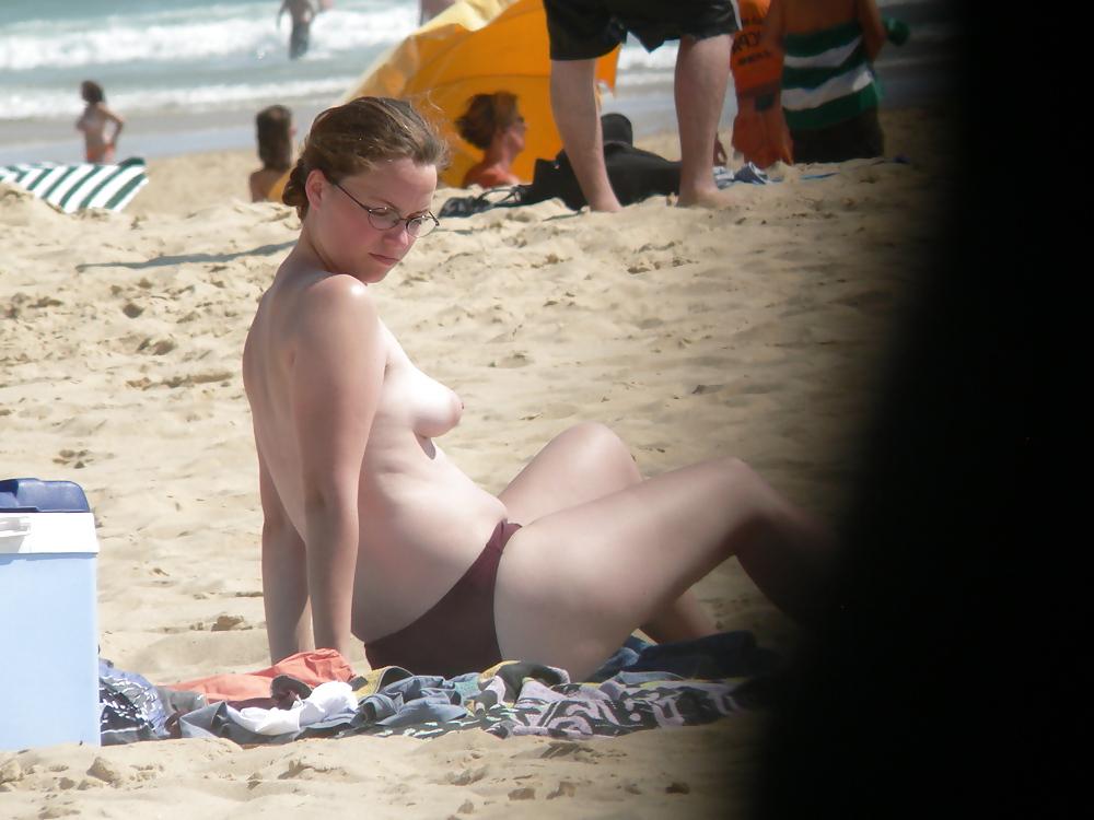 25P Topless brunette hippy girl with puffies