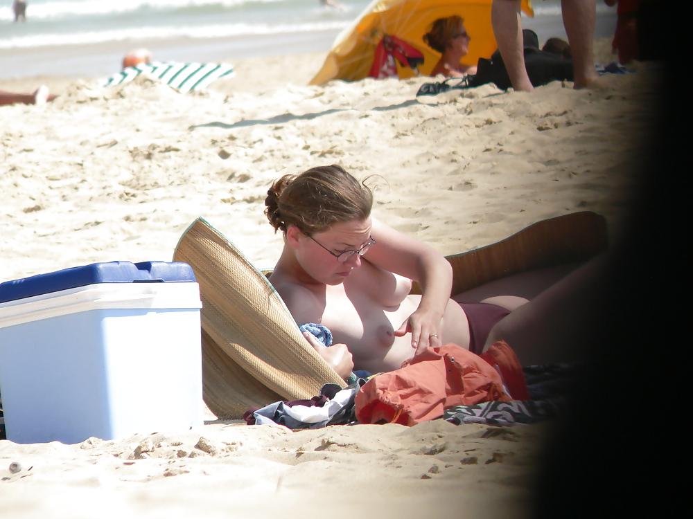 25P Topless brunette hippy girl with puffies