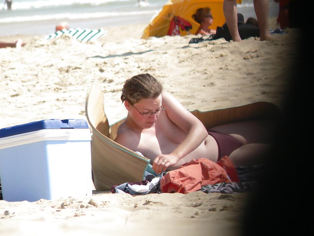 25P Topless brunette hippy girl with puffies