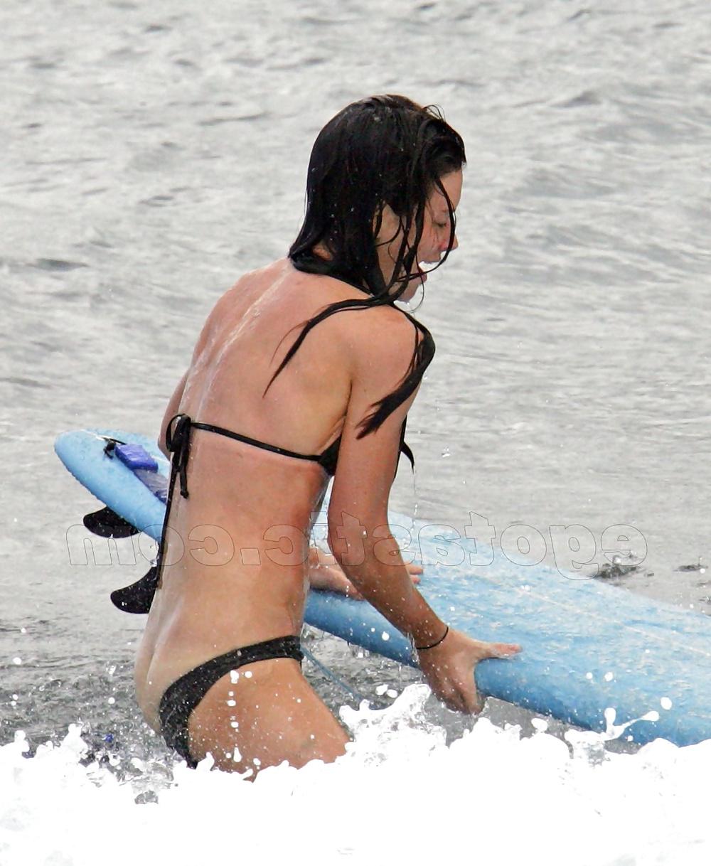 25P Evangeline Lilly HOT in BIKINI