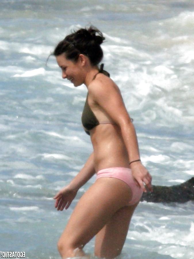 25P Evangeline Lilly HOT in BIKINI
