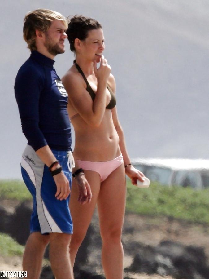 25P Evangeline Lilly HOT in BIKINI