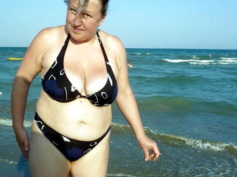 25P Busty granny on the beach! Mixed!