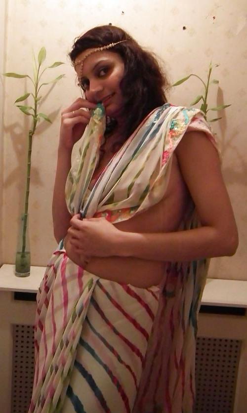 14P My friend wife loves to pose naked 
