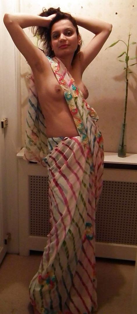 14P My friend wife loves to pose naked 