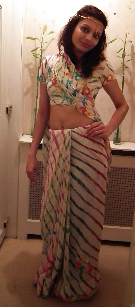14P My friend wife loves to pose naked 