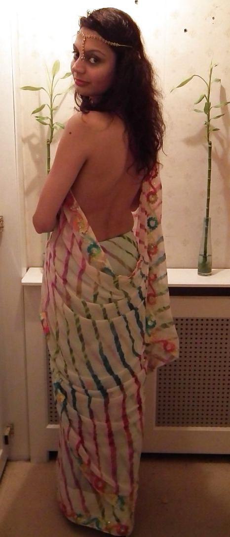 14P My friend wife loves to pose naked 
