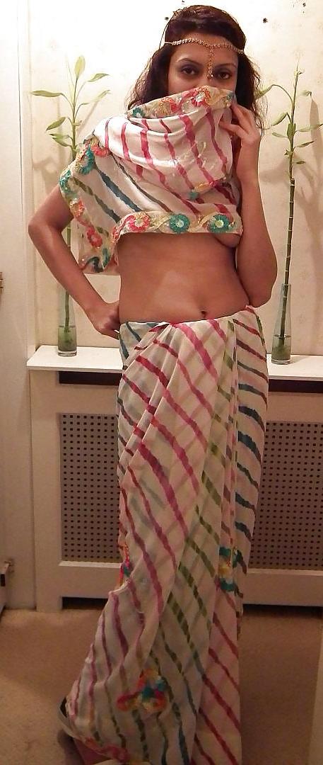 14P My friend wife loves to pose naked 