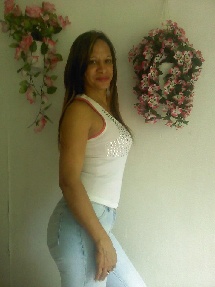 24P Friend Facebook-Samanta Batista