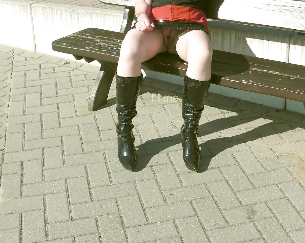 7P Holiday upskirts