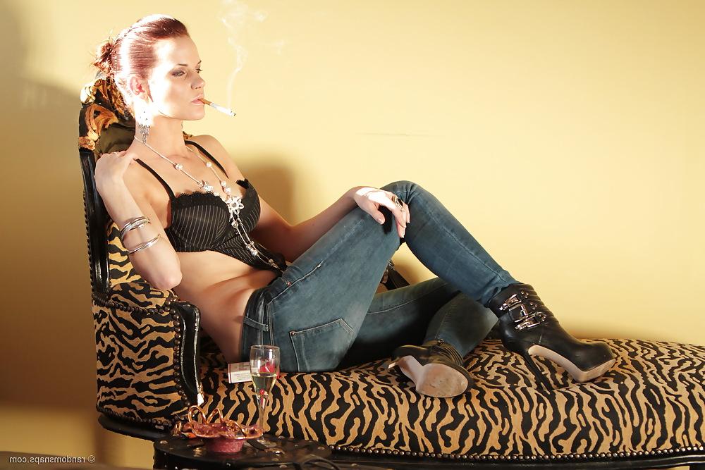 25P Sexy Girls Smoke BadAss Marlboro Red