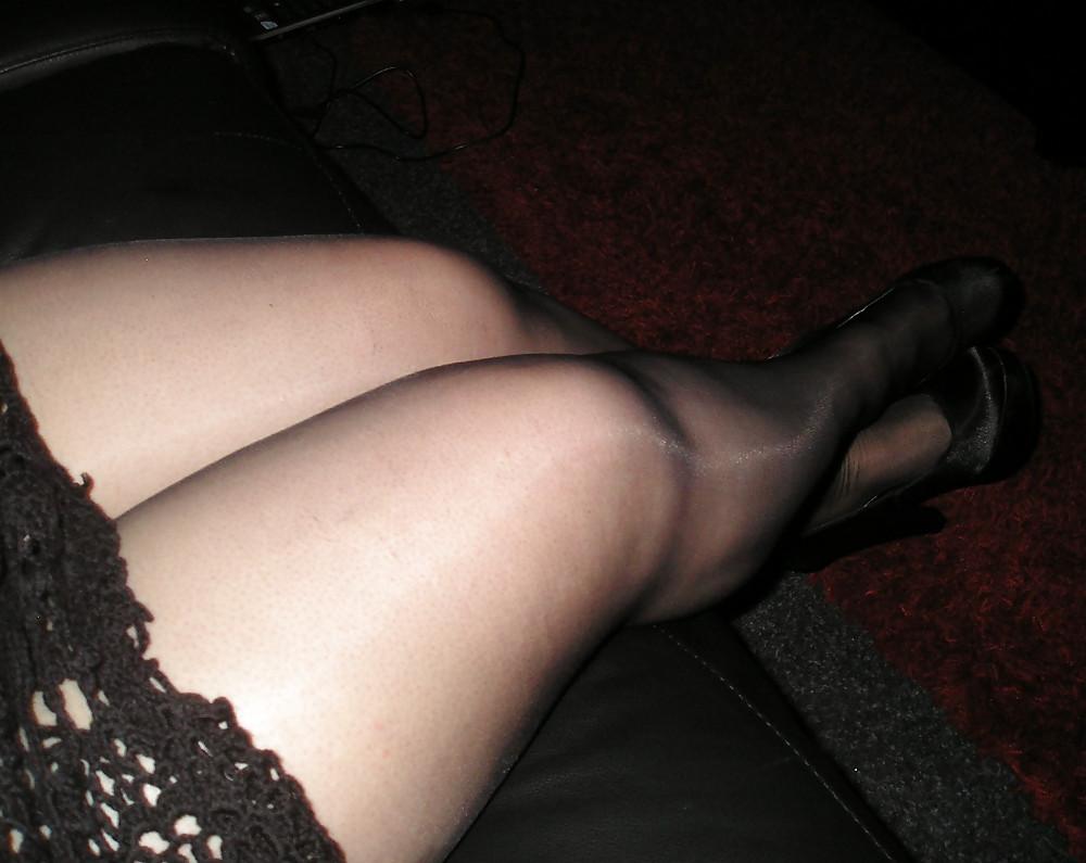16P Black seamed tights pantyhose and heels.