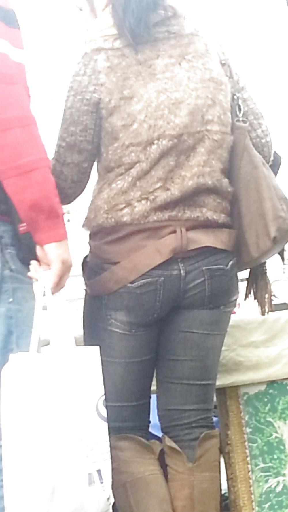 15P Sexy girls ass romanian