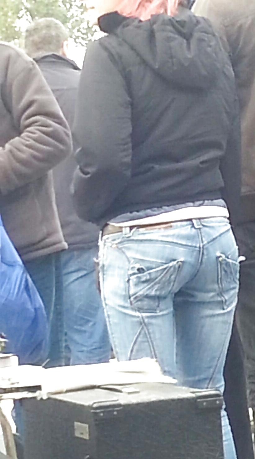 15P Sexy girls ass romanian