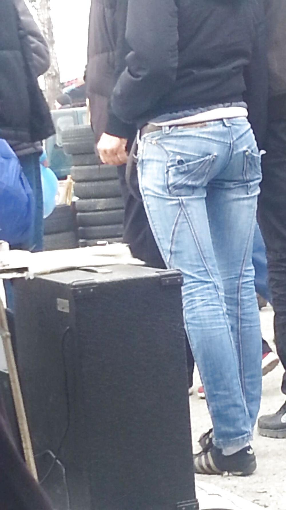 15P Sexy girls ass romanian