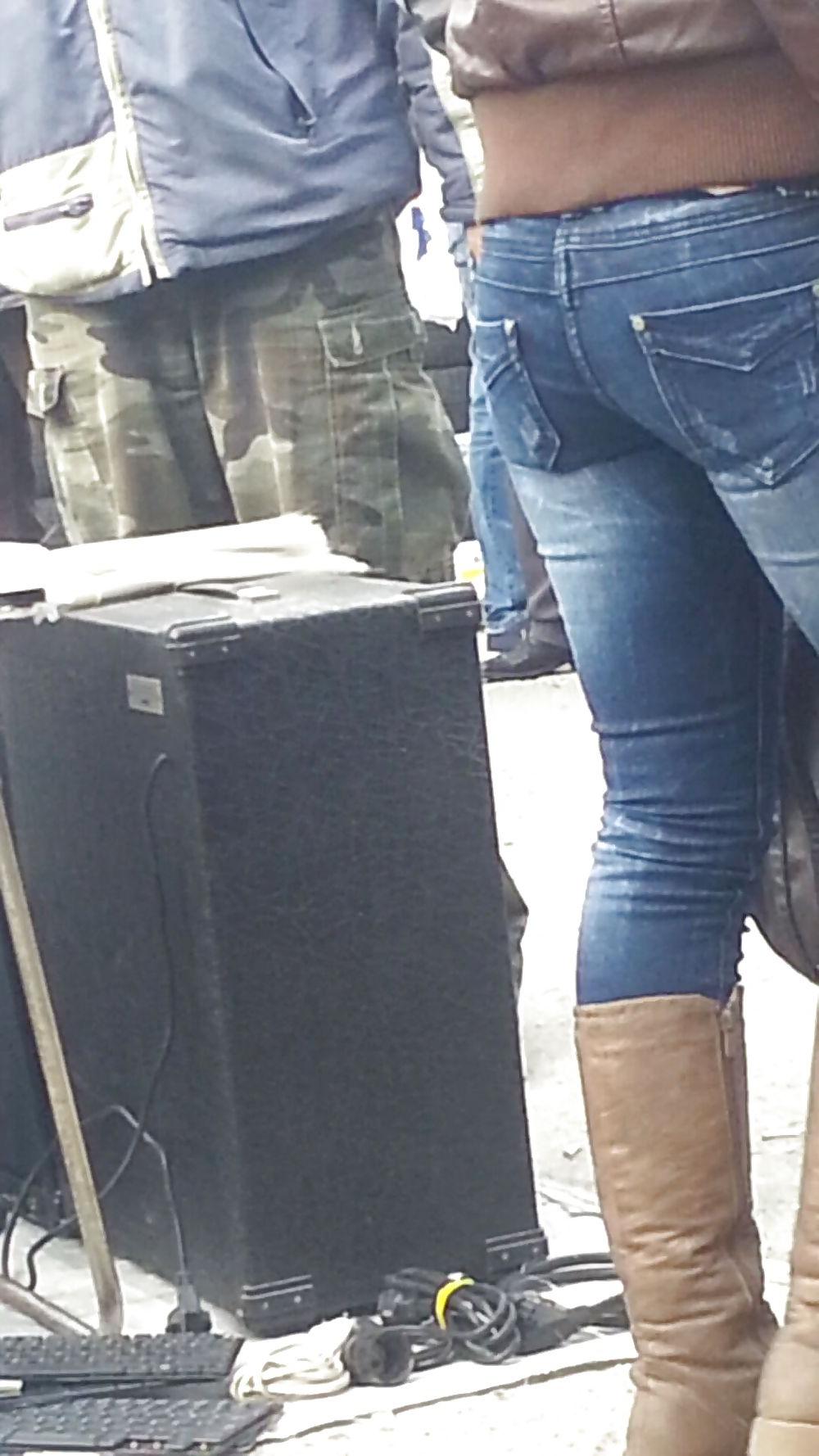 15P Sexy girls ass romanian