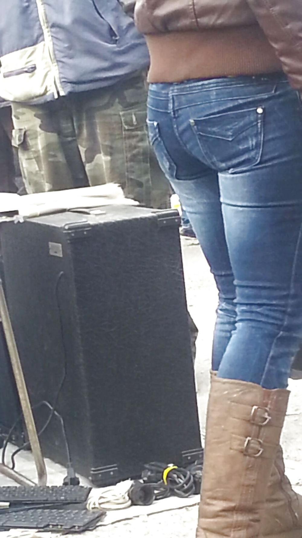 15P Sexy girls ass romanian