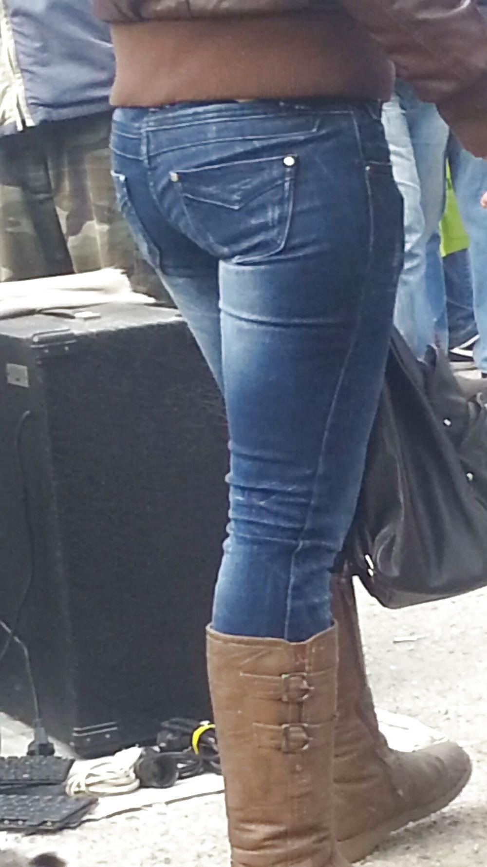15P Sexy girls ass romanian