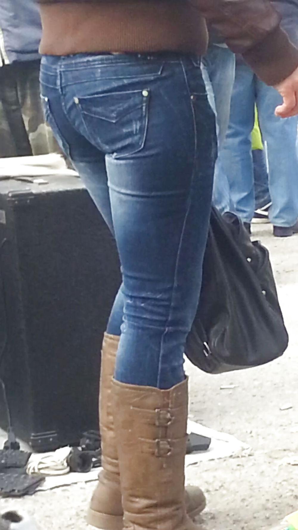 15P Sexy girls ass romanian