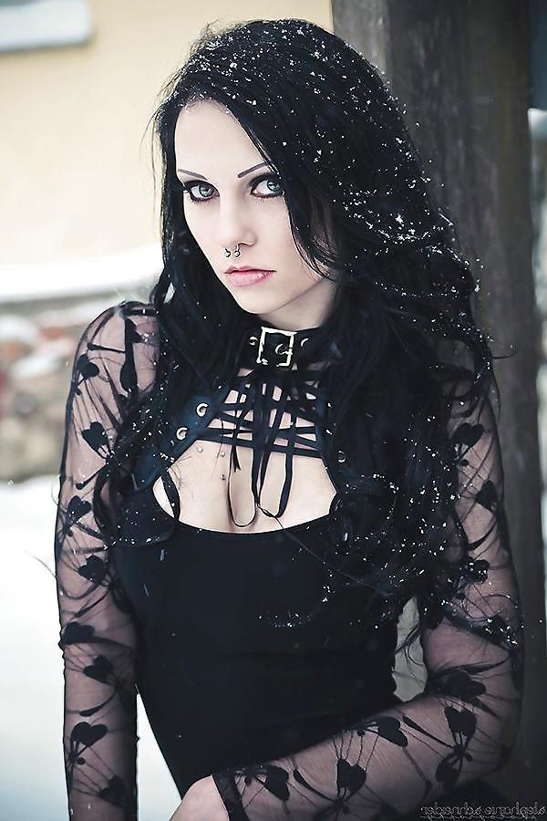 25P Gothic IX