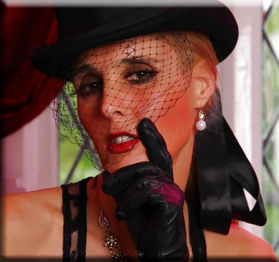 25P Dominatrix Annabelle