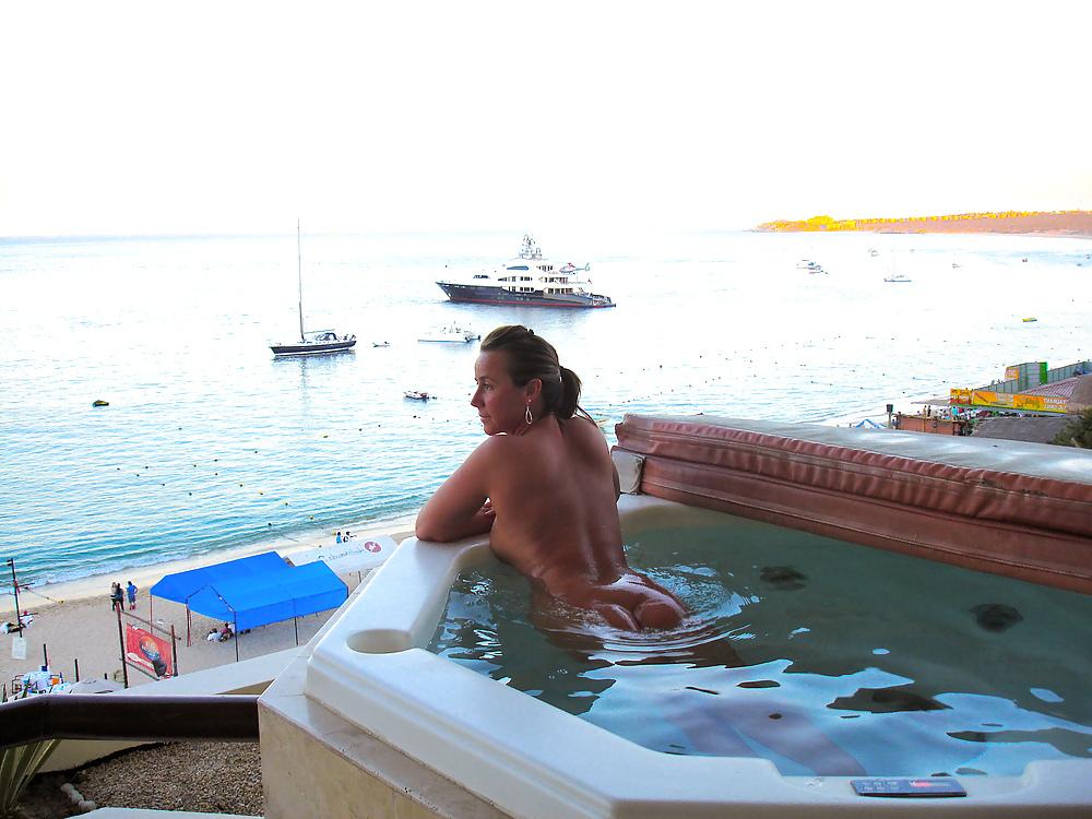 8P MILF On Holiday