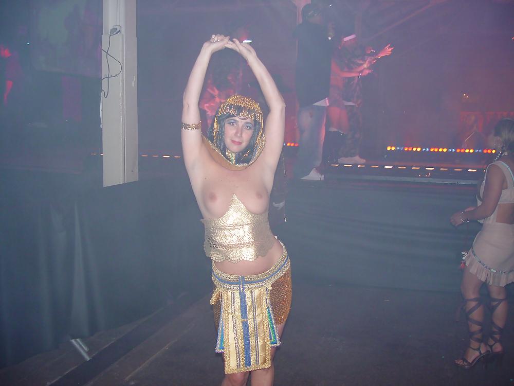 8P MILF On Holiday