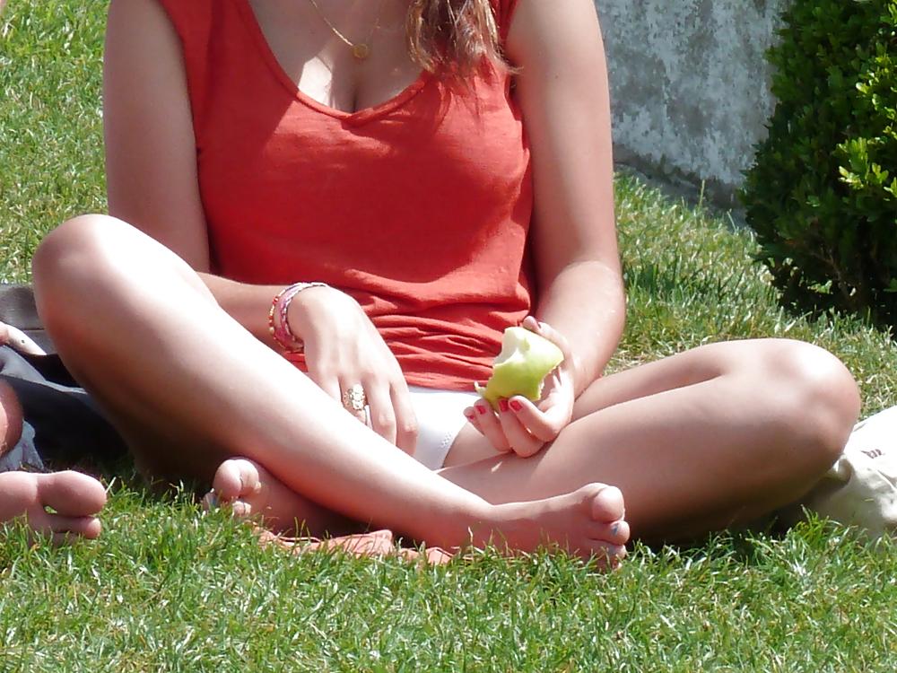 18P Upskirts im Park