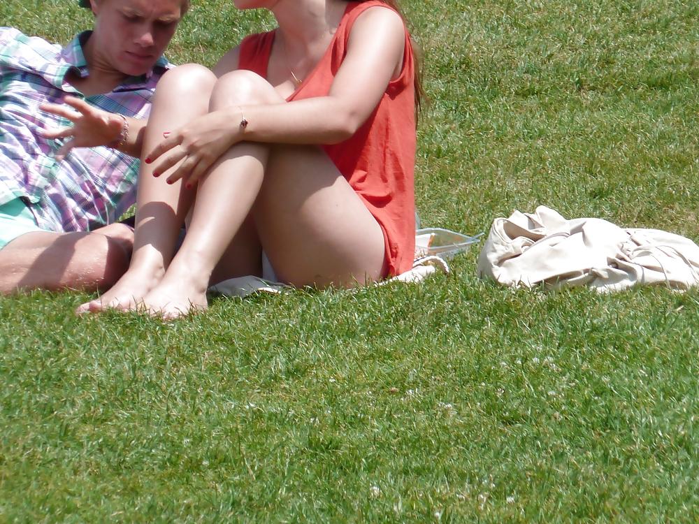 18P Upskirts im Park